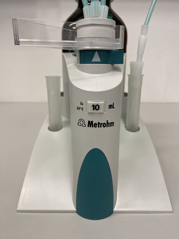 Metrohm 870 KF Titrino plus with 803 Ti Stand and exchange units